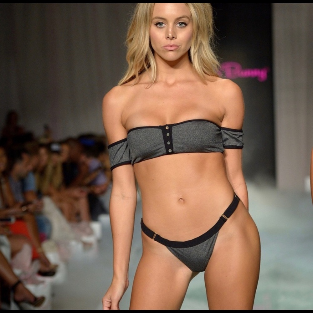 NEW BEACH BUNNY Presley Bikini Top